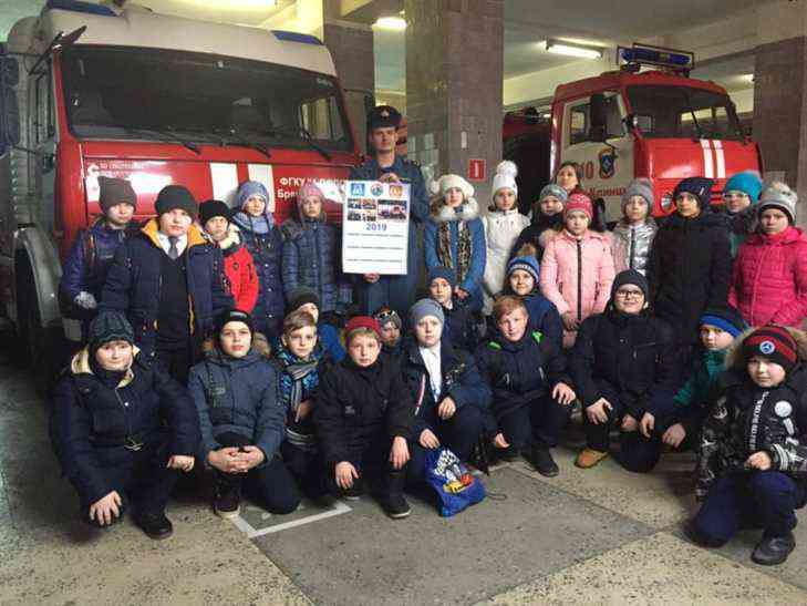 Обучающиеся 5 класса 2 школы города Клинцы посетили пожарных.