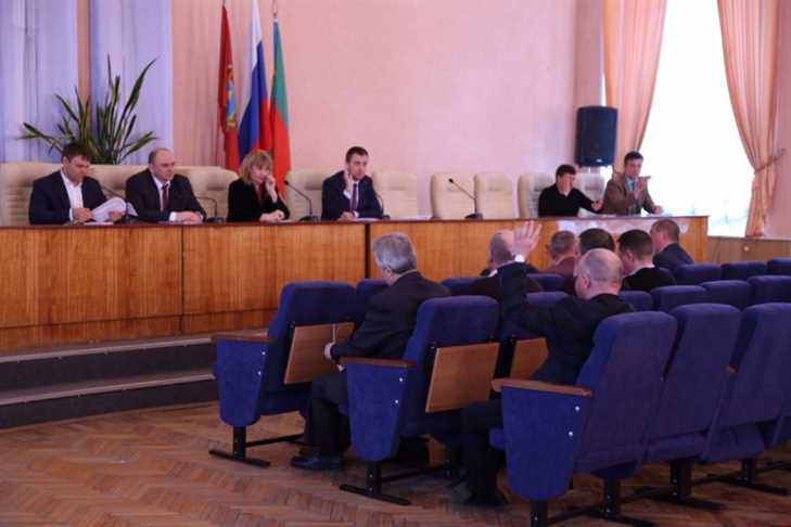 Клинцовские депутаты провели очередную сессию городского Совета народных депутатов.