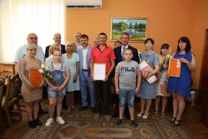 Клинцовские семьи стали счастливыми обладателями жилищных сертификатов