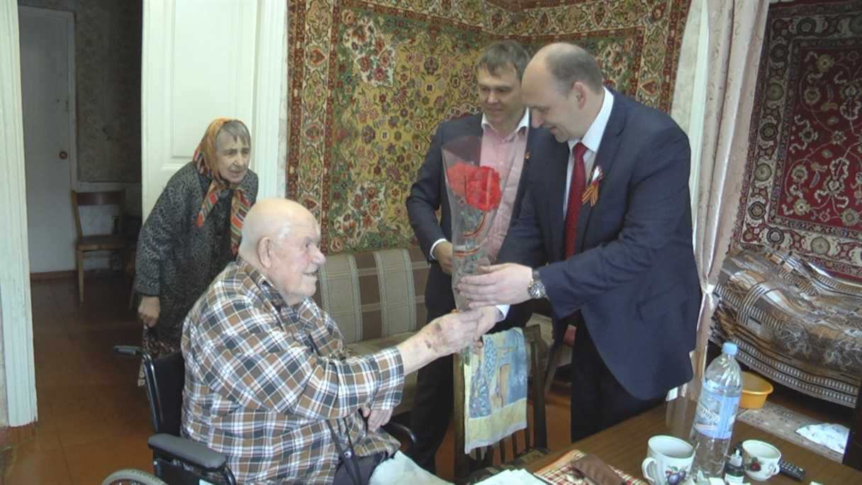 В Клинцах поздравили Ветеранов ВОВ с наступающим Днем Победы