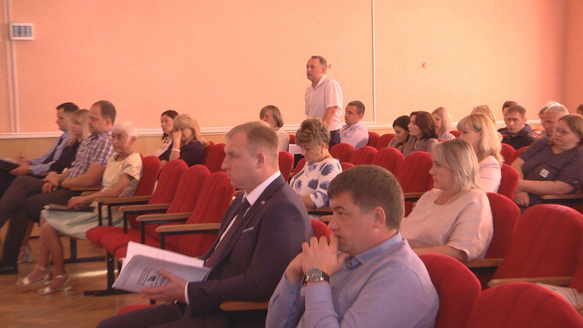 Клинцовские депутаты городского Совета провели заключительное заседание.