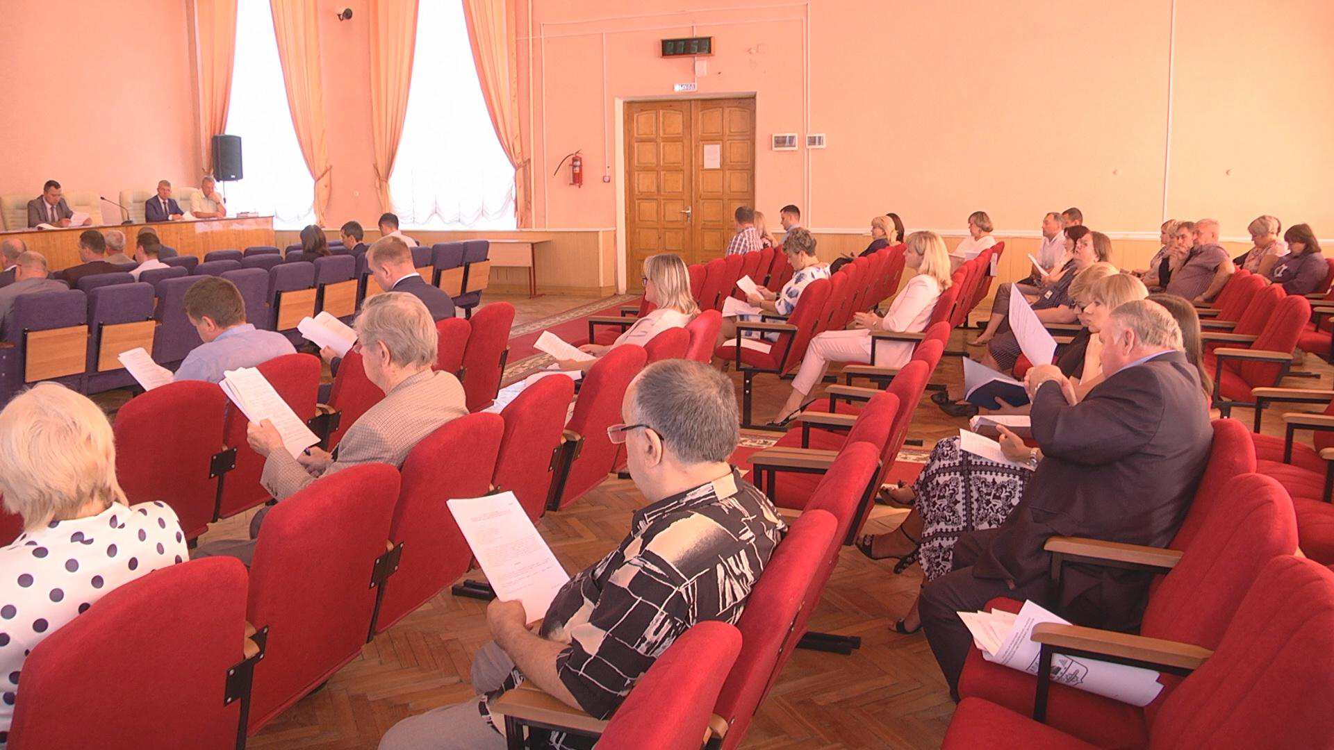 Клинцовские депутаты городского Совета провели заключительное заседание.