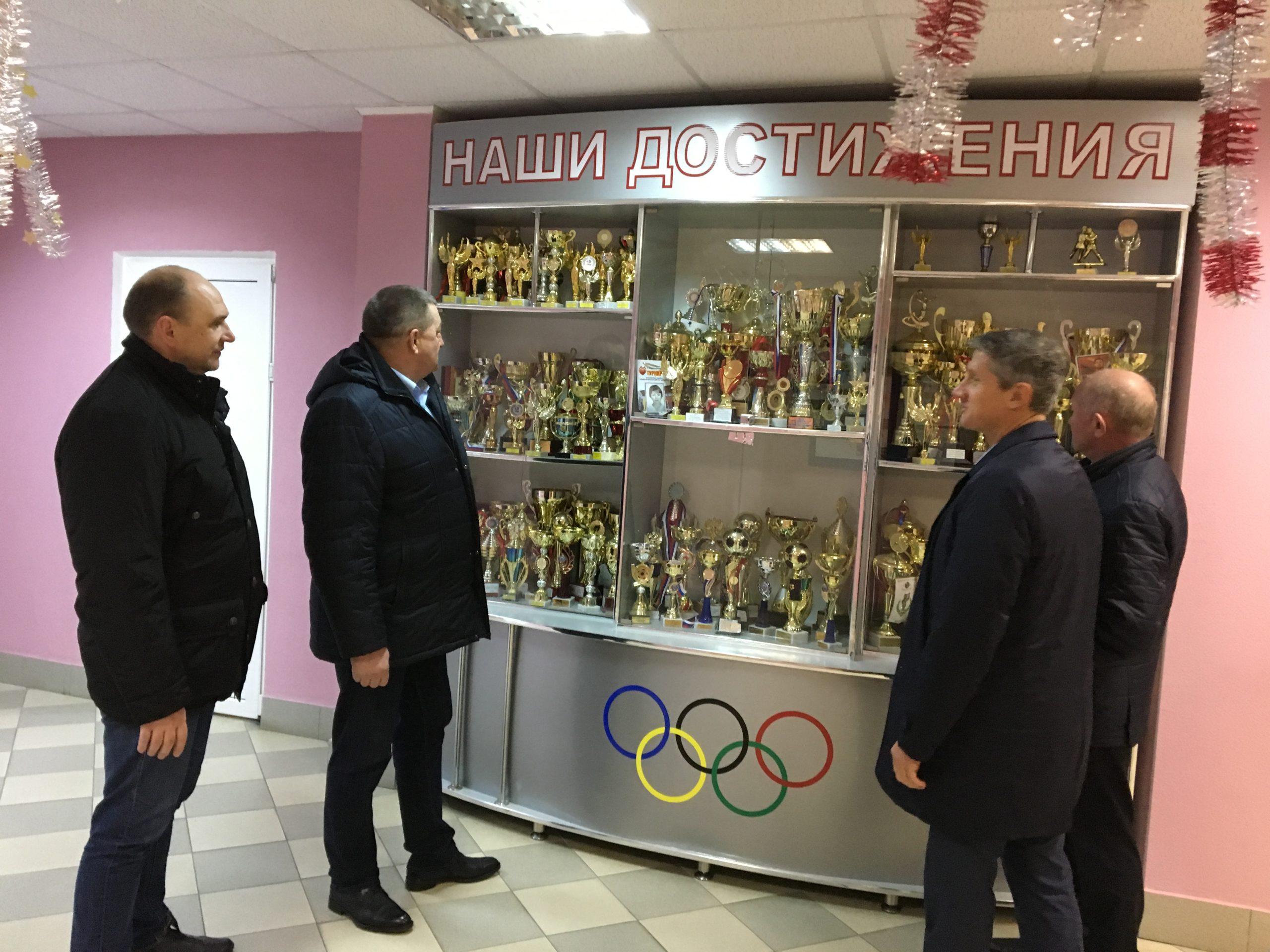 Вице-губернатор посетил спортивные объекты в Клинцах