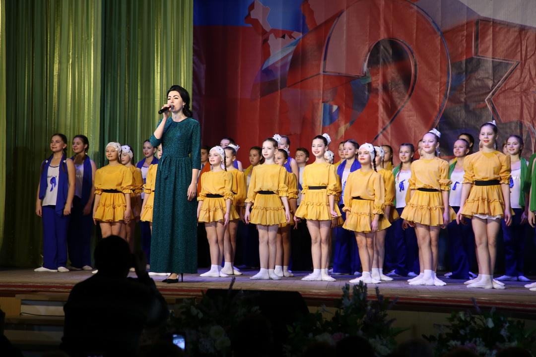 В Клинцах отметили День защитника Отечества (Концерт)