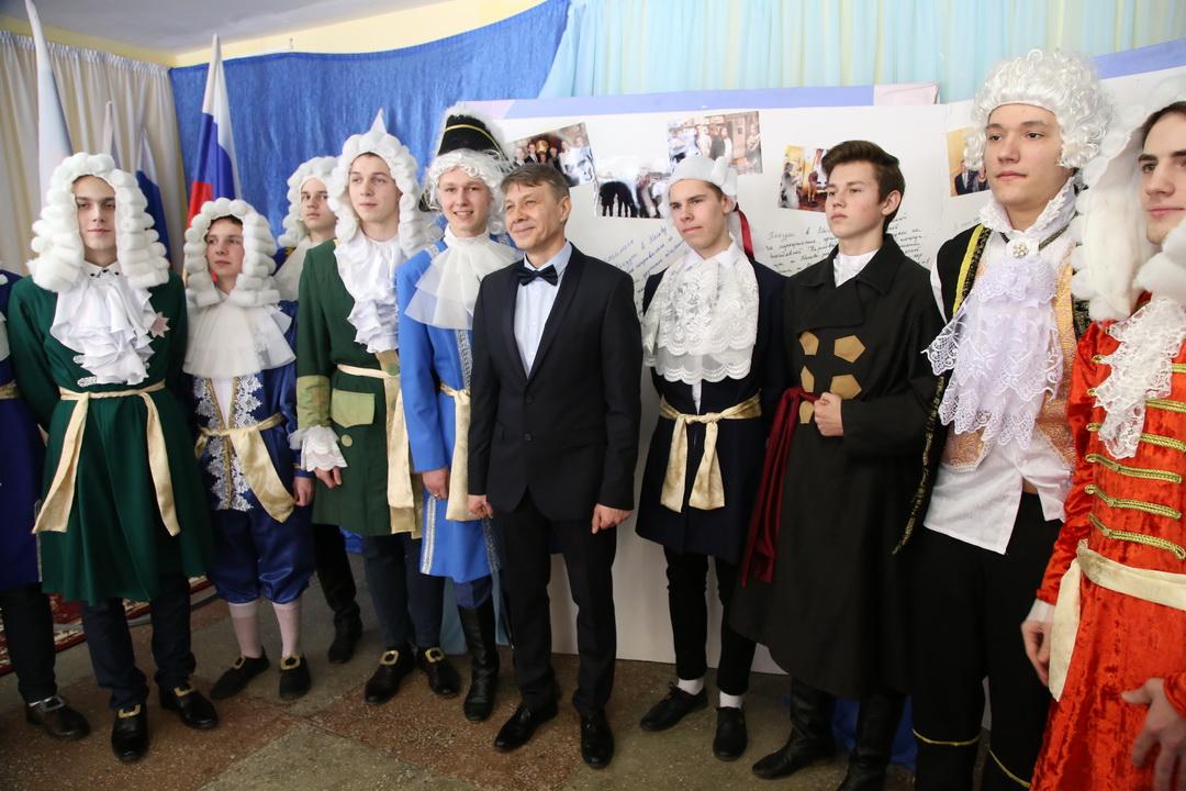 В Клинцах открыли клуб "Юный дипломат".