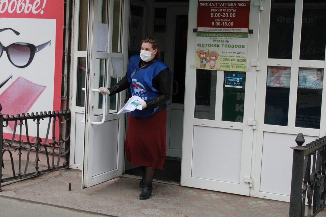 Клинцовские волонтеры в период пандемии коронавируса продолжают помогать горожанам.