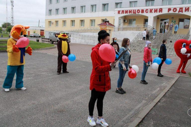 Клинцовских детей поздравили с праздником