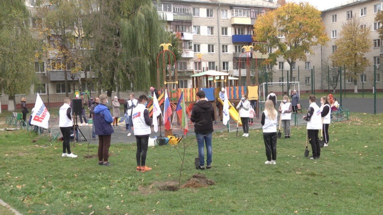 Клинцовские молодогвардейцы украшают город
