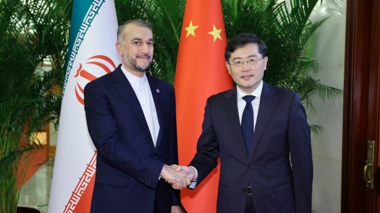 Тегеран и Пекин должны продолжать поддерживать друг друга, заявил глава МИД КНР