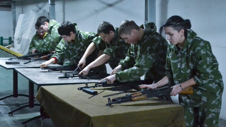 В школах Брянской области введут курс начальной военной подготовки с 1 сентября 2023 года