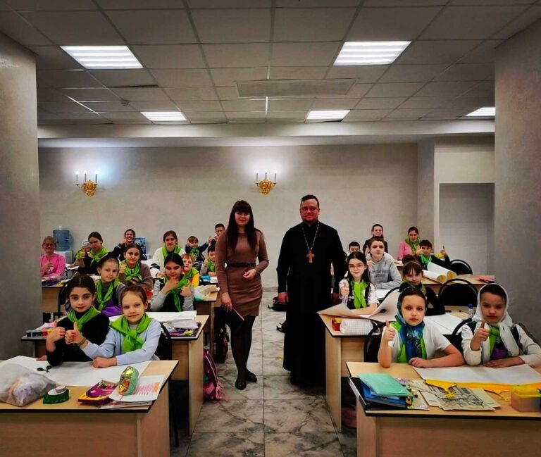 Воскресная школа кафедрального Богоявленского собора наполняет детские души верой и любовью.