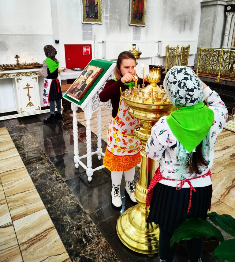 В кафедральном Богоявленском соборе города Клинцы состоялось собрание Православной молодëжи.